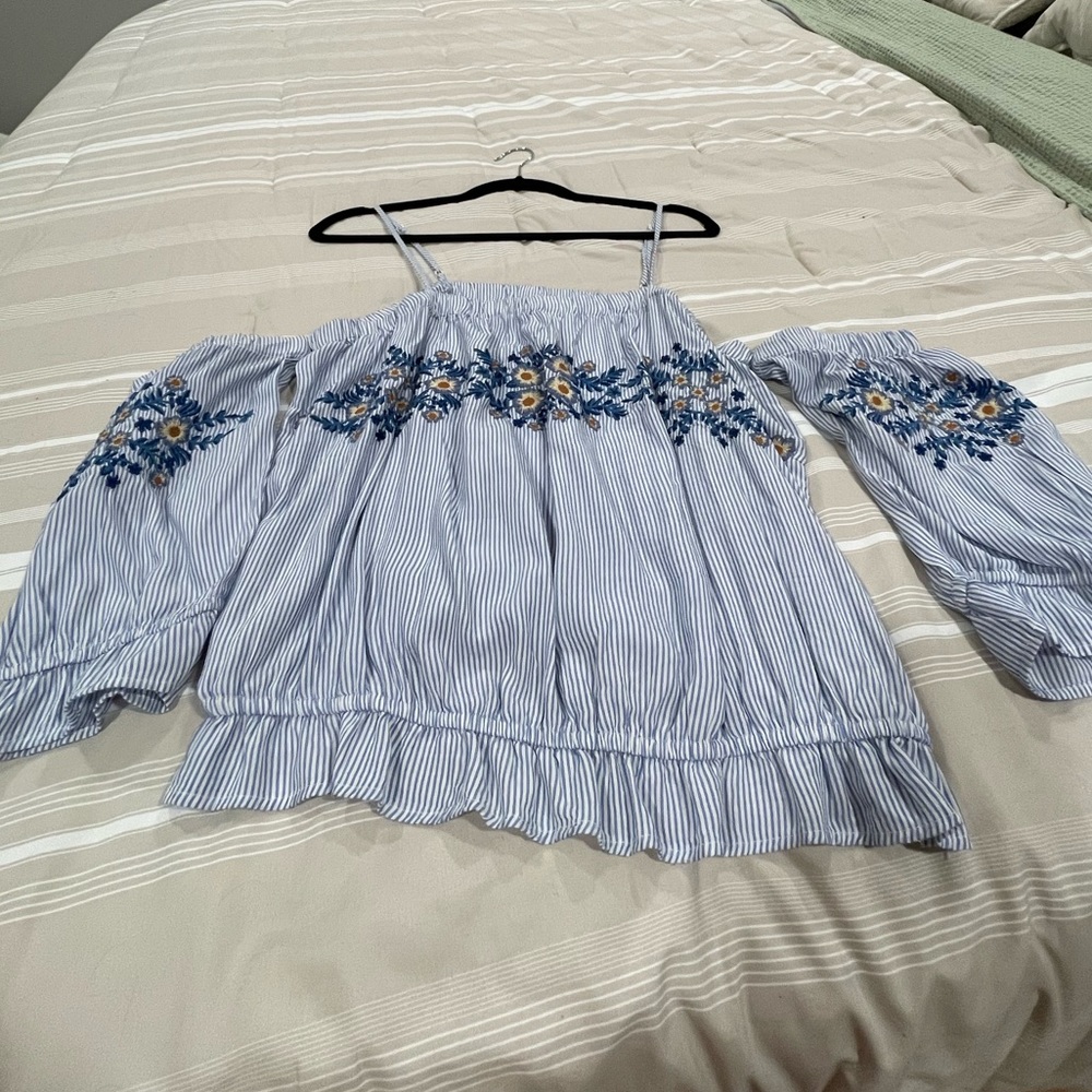American Eagle Top - Picture 2 of 6